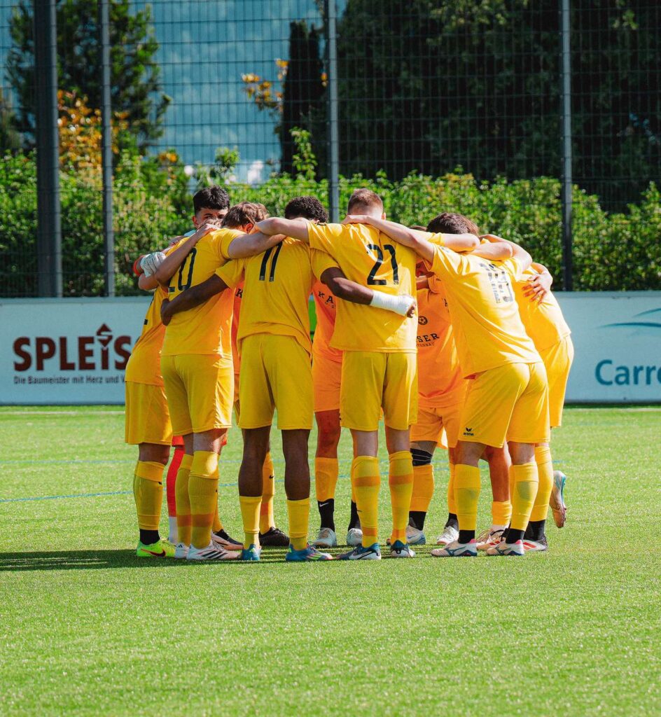 Die erste Mannschaft auf dem Langacker